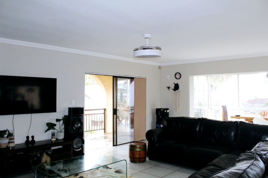 5 Bedroom Property for Sale in Wavecrest Eastern Cape